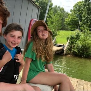 Meet your Posher, Clio